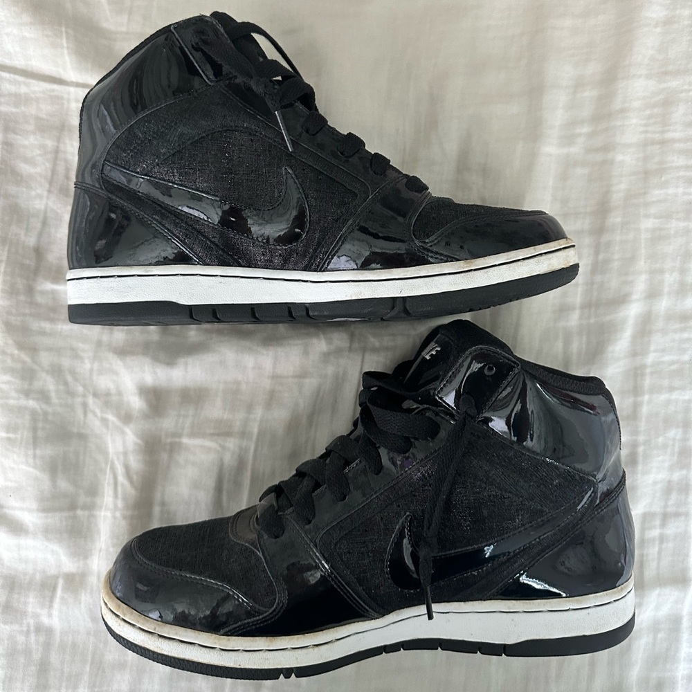 Nike hightop sneakers